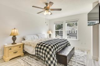 4 Mi to Santa Rosa Golf and Beach Club Modern Home - 2