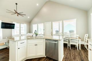 Lei Flower - Private Beach Access - Pet Friendly - Freeport - 1