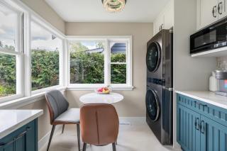 Serene Kerrisdale Retreat, Private Room with Shared Amenities - Vancouver - 7