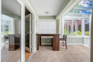 Serene Kerrisdale Retreat, Private Room with Shared Amenities - Vancouver - 2