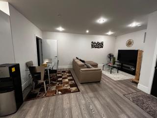 Edge of the Mountain Villa - North Vancouver - 5
