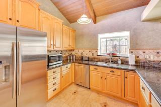 Walk to T-Street Beach Home with Furnished Patio! - San Clemente - 4