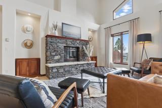 Luxe Villa Expansive Yard Near Rapid City - 6