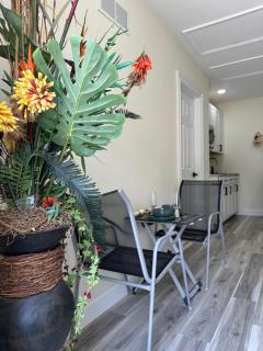 Magic Secluded Suite-Pool-Sauna plus Lake View Venice Florida - 1