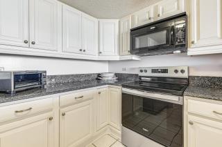 Ocean View and Pool Access Condo in Myrtle Beach - Myrtle Beach - 4