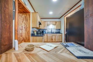 Snowmobile and Explore! Charming Kewaunee Hideaway - 6