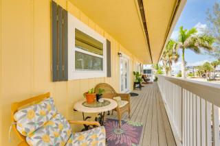 Steps to Shore Cozy Condo in Fort Myers Beach! - Fort Myers Beach - 0