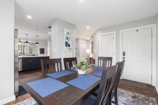 Brookside Getaway - Spacious Sunroom - Branson - 4