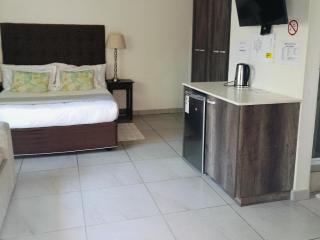 BoniM Guesthouse - aka Magisha Guesthouse - Nelspruit - 8