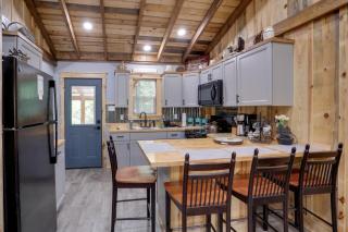 Less Than 1 Mi to Devils Fork Recreation Area Cozy Cabin! - 4
