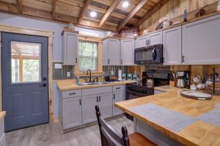 Less Than 1 Mi to Devils Fork Recreation Area Cozy Cabin! - - 3