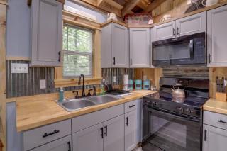 Less Than 1 Mi to Devils Fork Recreation Area Cozy Cabin! - - 1