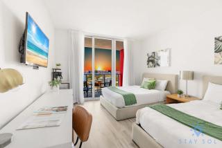Infinite View with Balcony and Resort, Pool, Gym - Hallandale Beach - 9