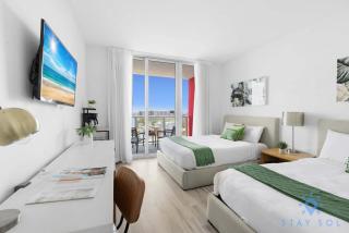 Infinite View with Balcony and Resort, Pool, Gym - Hallandale Beach - 8