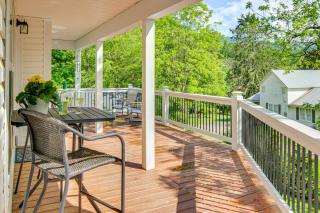 Walk to Dtwn Waynesville Home with Deck! - 8