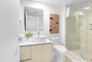 Infinite View with Balcony and Resort, Pool, Gym - Hallandale Beach - 4