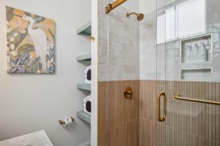 Beautiful Renovated Apartment One Block from King - Charleston - 2
