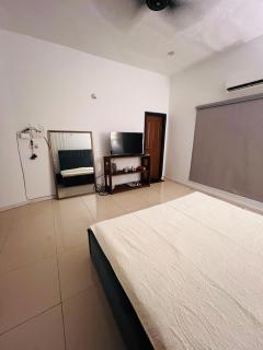Furnished Comfy House - Faisalabad - 4