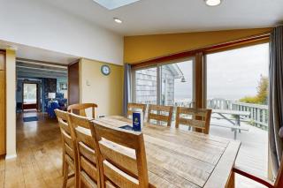 Seadrifter Oceanfront Beach House - Seal Rock - 1