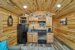 Jetts Lil Fishing Lodge by Venture Smoky Mountains - 5
