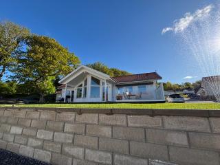 Sea view and beachfront house - Ljungskile - 0