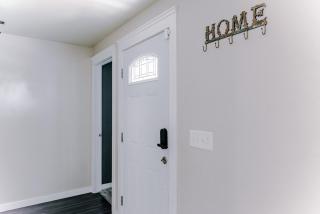 4-bedroom Burlington with AC & Wifi - 9