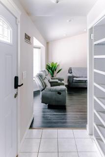 4-bedroom Burlington with AC & Wifi - 8