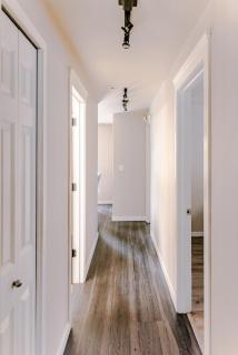 4-bedroom Burlington with AC & Wifi - 5