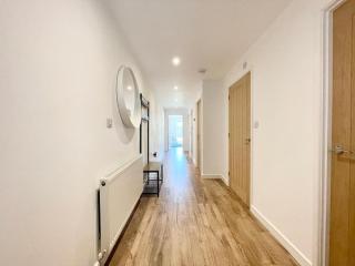 NEW Bungalow - 20-min walk to Quays - Plenty of Parking - Large Garden - Wi-Fi - 2