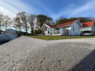 Sea view and beachfront house - Ljungskile - 2