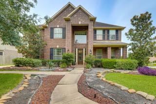 Pet-Friendly Home with Patio and Yard in Rosharon - - 0