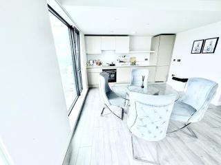 Modern Stay Two Bedroom Flat on Broad Street - 4