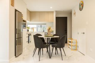 Brand New 3BR Home with Parking - Christchurch - 3