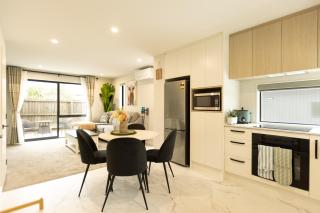 Brand New 3BR Home with Parking - Christchurch - 8