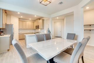 Walk to Lake Ray Hubbard Spacious Family Home! - Forney - 8