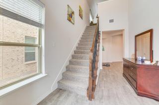 Walk to Lake Ray Hubbard Spacious Family Home! - Forney - 1