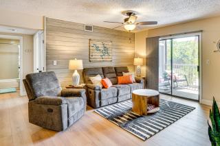 Lake and Pool Access Lazy Days Condo with Balcony! - Osage Beach - 6