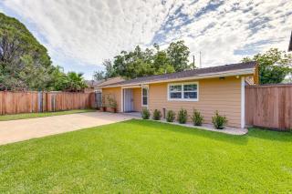4 Mi to NRG Stadium Quiet Home with Fenced Yard! - Houston - 8