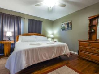 2 Units & Mins to UGA - The Glory Glory Doghouse - 6