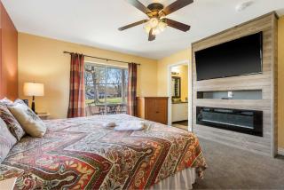 Fairway View Escape - For 8 - Branson - 8