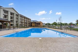Modern Yote Condo at Roark Creek - Branson - 5