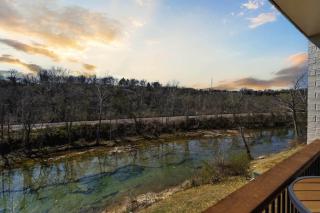 Modern Yote Condo at Roark Creek - Branson - 2