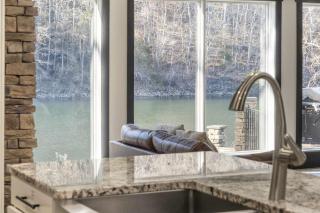 Foggy River Retreat - For 16 - 9