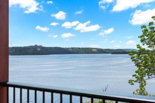 Sunset View at Anchor's Point - Lakefront Stay for 8 with Private Balcony - Kimberling City - 5