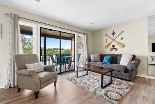 Sunset View at Anchor's Point - Lakefront Stay for 8 with Private Balcony - Kimberling City - 3