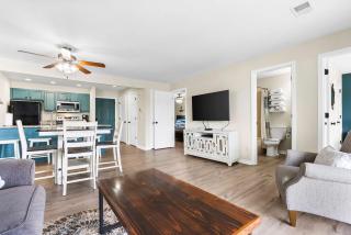 Sunset View at Anchor's Point - Lakefront Stay for 8 with Private Balcony - Kimberling City - 1