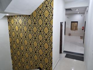 Hotel Crystal international - Near Prem Mandir by Mukund - 7