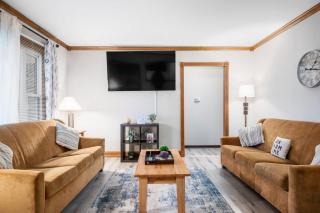 Near Downtown Modern Interior - Chapel Hill Charm - 9