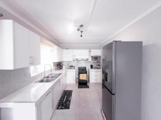 Magodi Place - Serviced & Airconditioned Apartment - 4