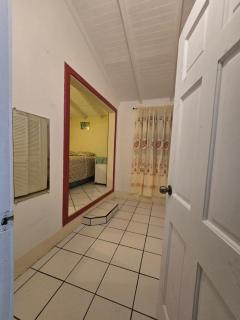 Sister Chris' vacation home - - 5